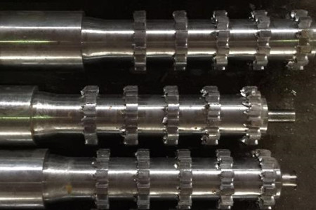 注塑機(jī)螺桿上的粘料如何去除？小編來支招！